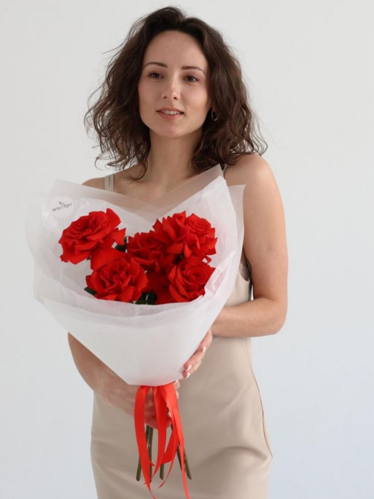 Сортовая роза Nina (5 шт.) с доставкой в Сургуте