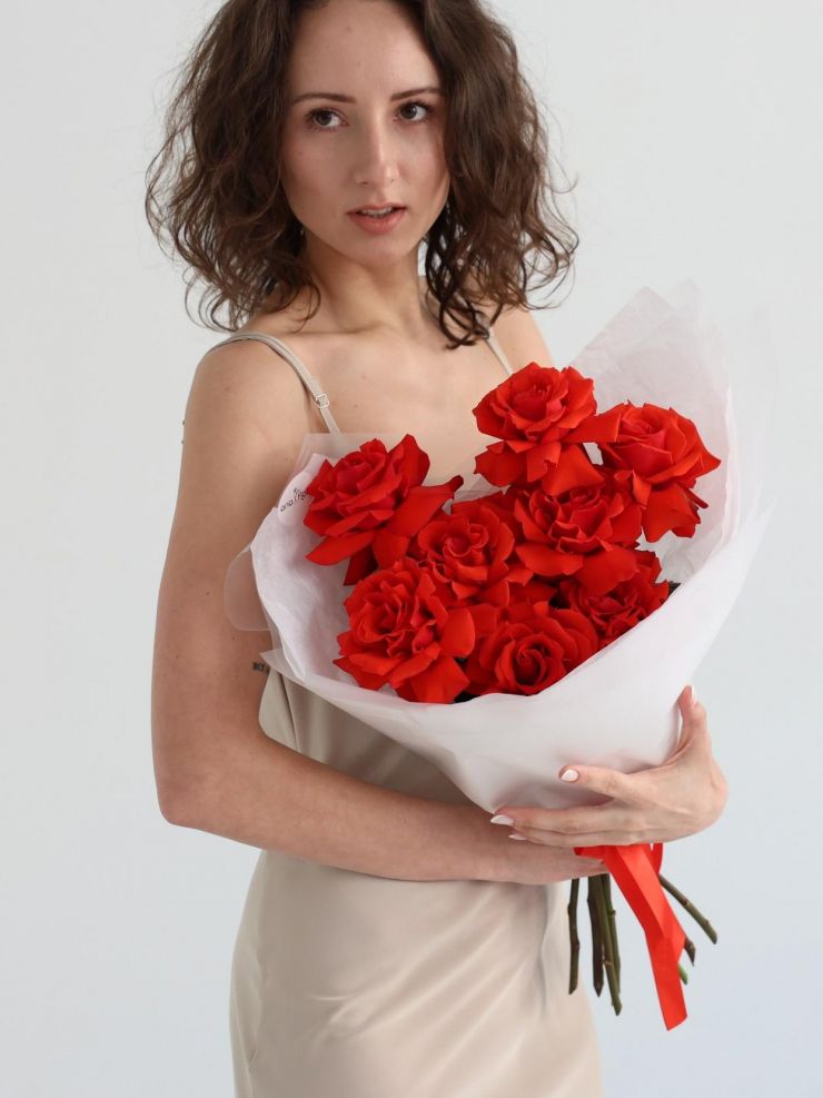 Сортовая роза Nina (9 шт.) с доставкой в Сургуте