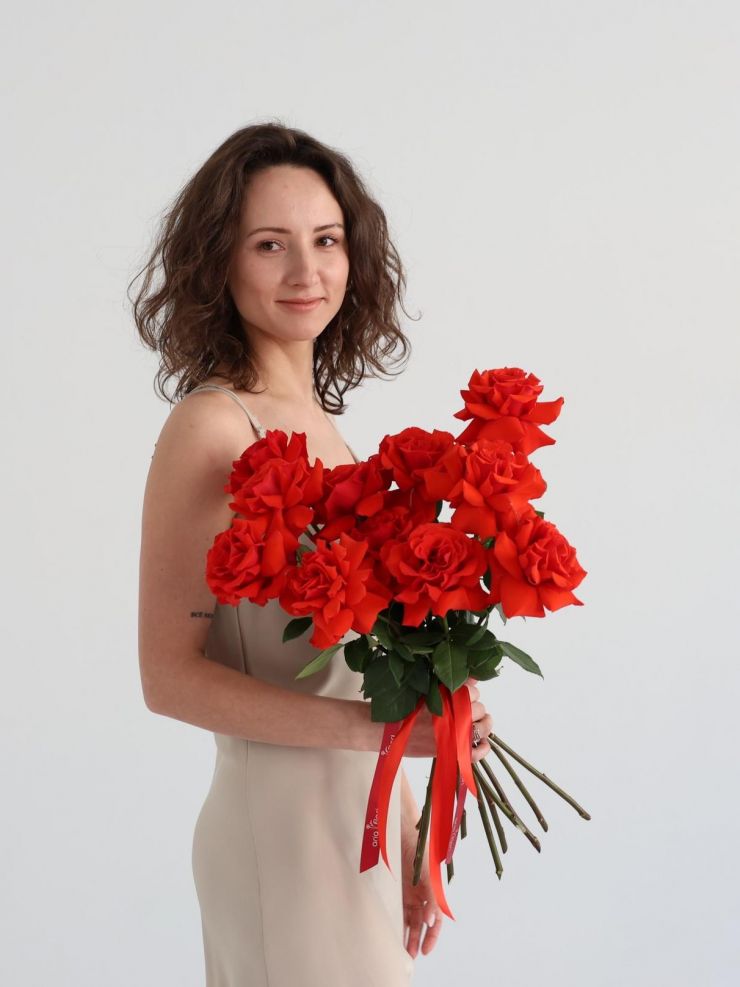 Сортовая роза Nina (11 шт.) с доставкой в Сургуте